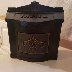 FRONTGATE WALL MOUNT MAILBOX